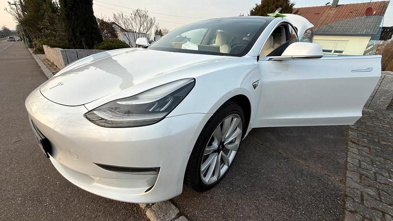 Gebraucht Tesla Model 3 326 kW (444 PS) 2019 Weiß Limousine