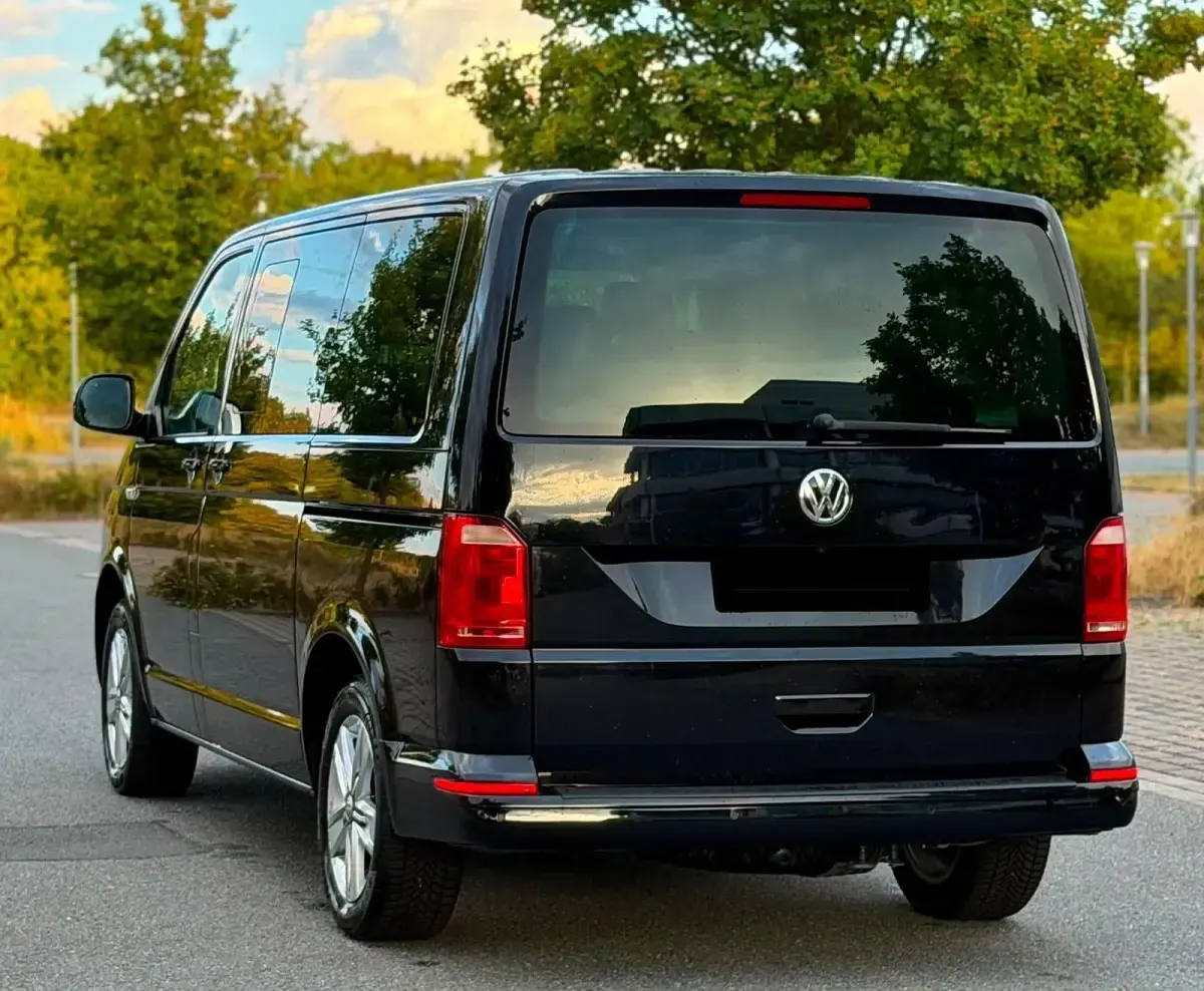 Gebraucht VW Multivan Highline 150 PS (110 kW) 2018 Schwarz Van / Kleinbus