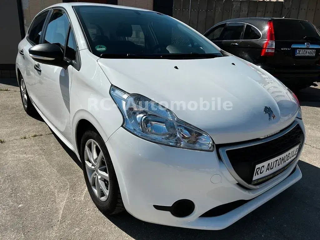Gebraucht Peugeot 208 Access 68 PS (50 kW) 2015 Weiß Kleinwagen
