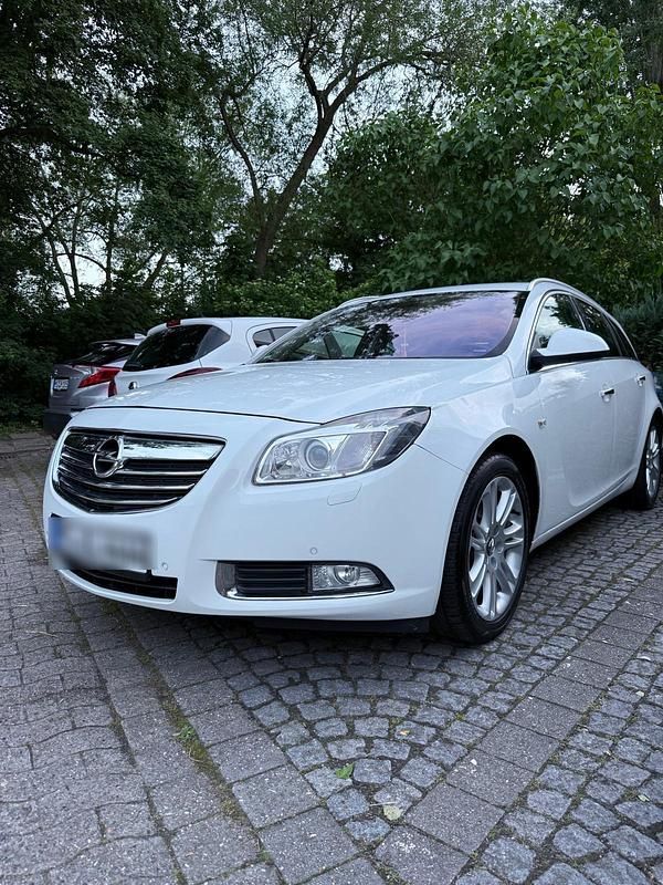 Weiß Gebraucht 2010 Opel Insignia Kombi | 5.000 € (Fairer Preis) - Bild 1/4