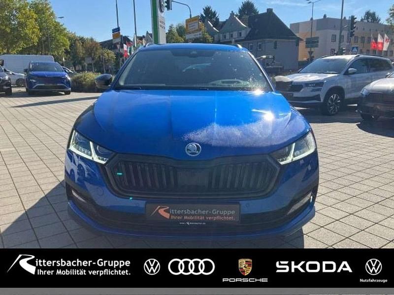Raceblau metallic Gebraucht 2023 Skoda Octavia SportLine Kombi | 28.480 € (Fairer Preis) - Bild 1/4