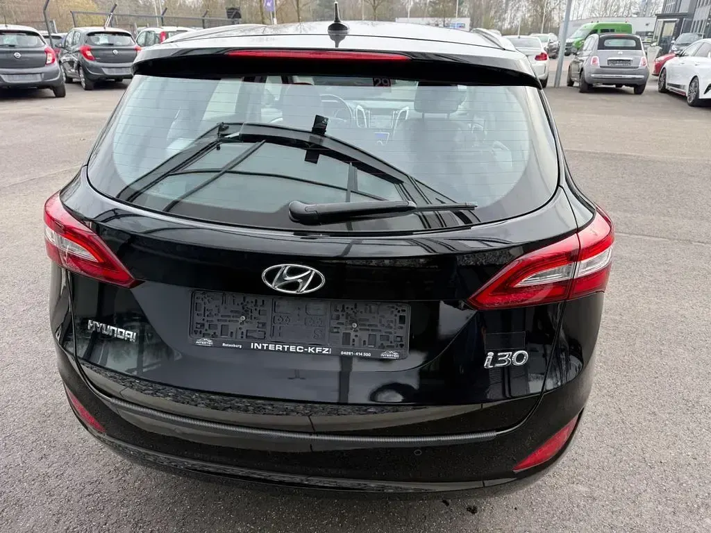 Gebraucht Hyundai i30 Premium 136 PS (100 kW) 2016 Schwarz Kombi