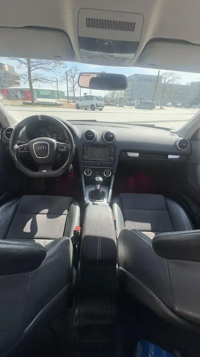 Używany Audi A3 Ambition 125 KM (91 kW) 2010 Purpurowy Hatchback