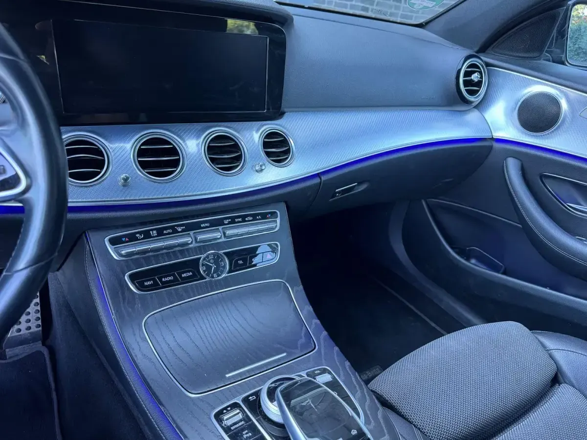 Gebraucht Mercedes E220 194 PS (142 kW) 2018 Schwarz Limousine