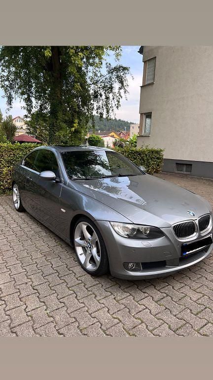 Grau Gebraucht 2008 BMW 325 Sport Line Coupé | 7.500 € (Superpreis) - Bild 1/4