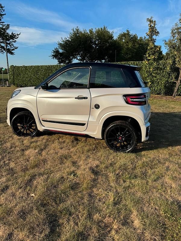 Weiß Gebraucht 2024 Ligier JS60 Kleinwagen | 18.090 € (Fairer Preis) - Bild 1/4