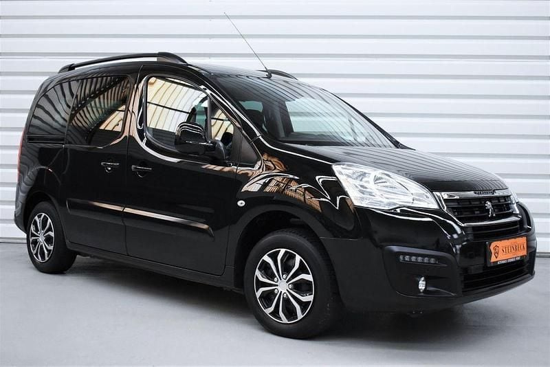 Gebraucht Peugeot Partner Tepee Allure 110 PS (80 kW) 2018 Schwarz Van / Kleinbus