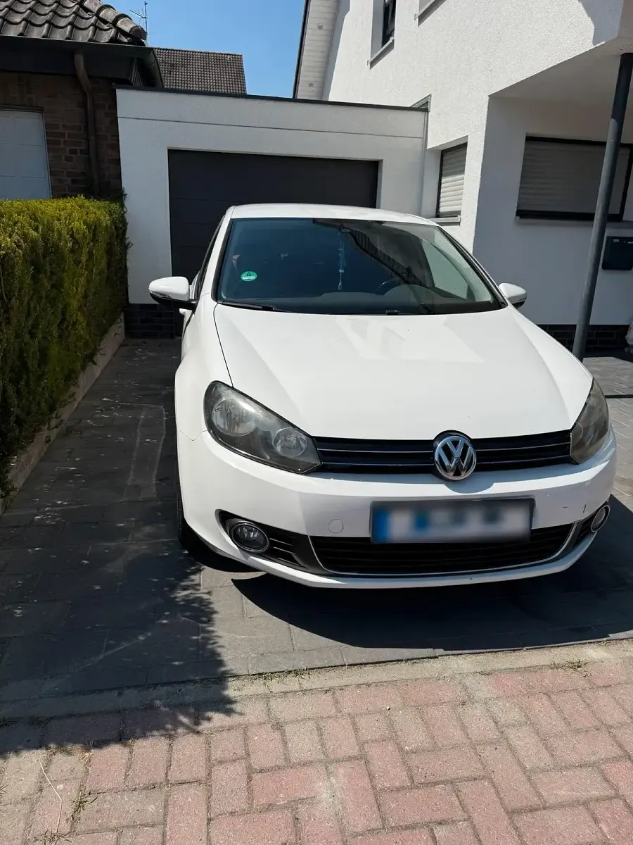 Gebraucht VW Golf VI 104 PS (76 kW) 2010 Weiß Kleinwagen