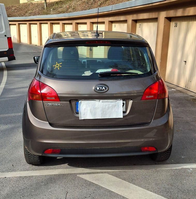 Gebraucht Kia Venga 90 PS (66 kW) 2012 Beige Kleinwagen