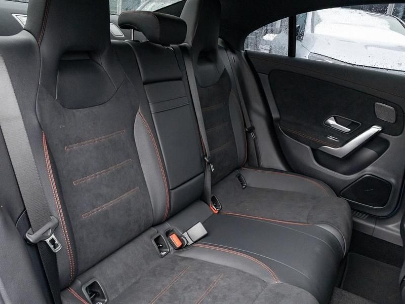 Gebraucht Mercedes CLA200 AMG 163 PS (119 kW) 2026 Blau Coupé