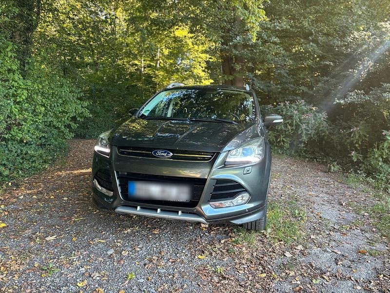 Grau Gebraucht 2014 Ford Kuga SUV | 8.900 € (Teuer) - Bild 1/4