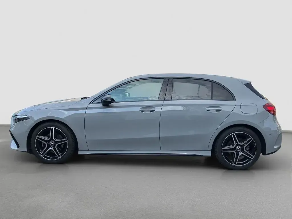Gebraucht Mercedes A200 AMG 163 PS (119 kW) 2026 Grau Limousine