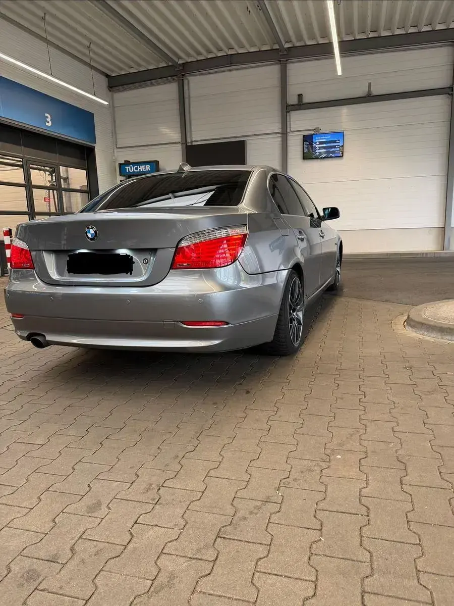 Gebraucht BMW 520 170 PS (125 kW) 2007 Grau Limousine