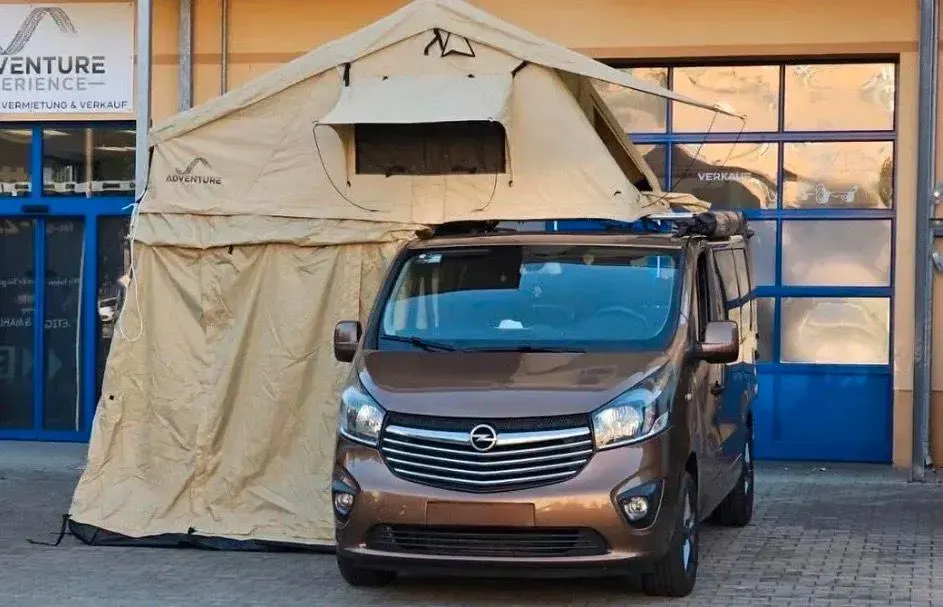 Gebraucht Opel Vivaro 145 PS (106 kW) 2016 Braun Van / Kleinbus