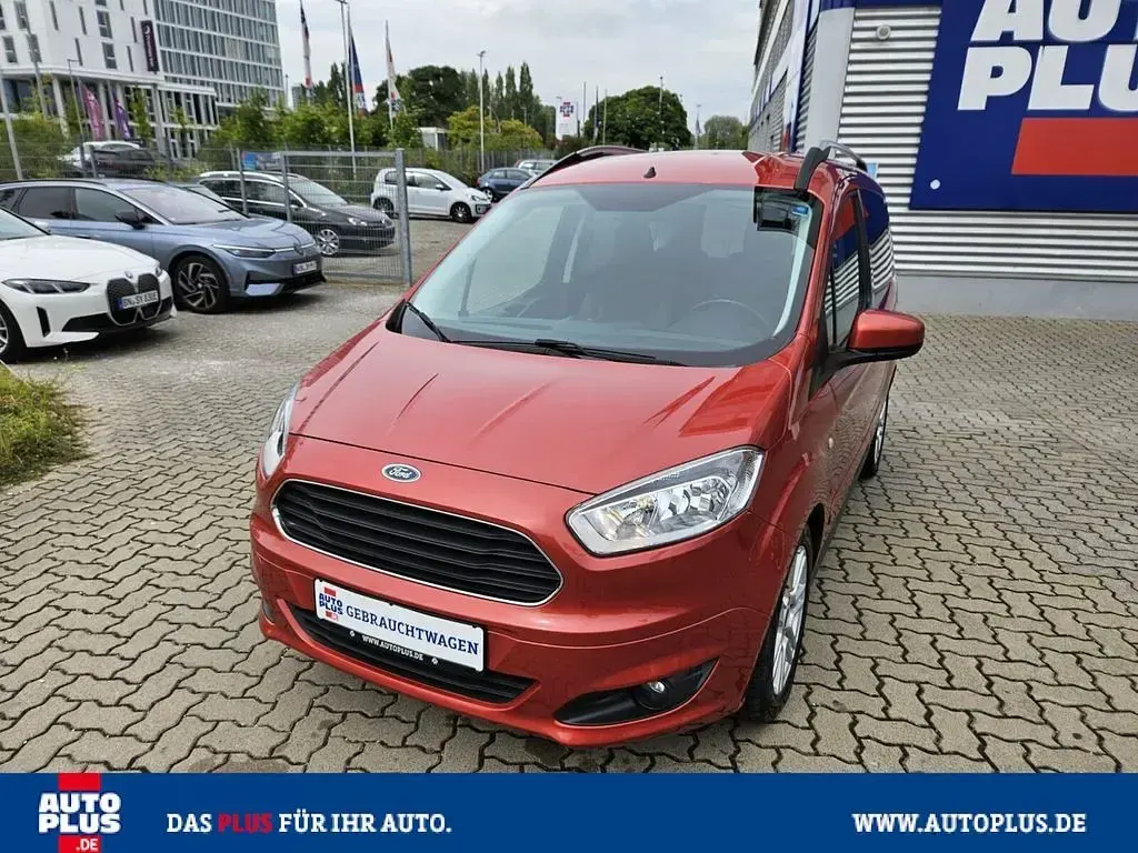 Gebraucht Ford Tourneo Courier Titanium 101 PS (74 kW) 2015 Rot Van / Kleinbus
