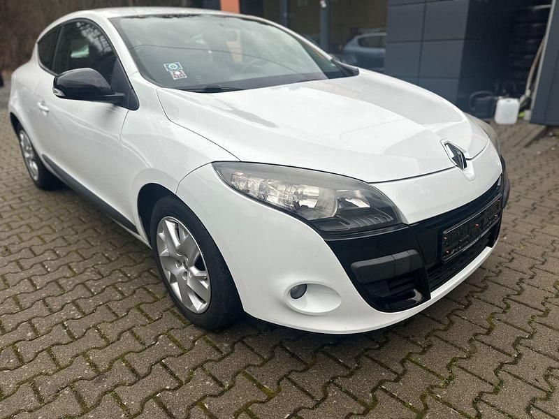 Weiß Gebraucht 2011 Renault Mégane Coupé Coupé | 3.200 € (Superpreis) - Bild 1/4