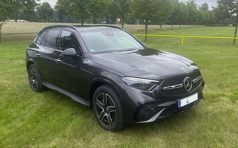 Grau Gebraucht 2025 Mercedes GLC220 AMG SUV | 67.000 € (Guter Preis) - Bild 1/4