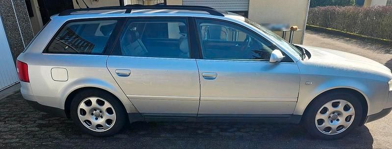 Gebraucht Audi A6 Basis 220 PS (161 kW) 2002 Grau Kombi