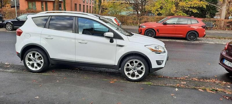 Gebraucht Ford Kuga Titanium 140 PS (102 kW) 2010 Weiß SUV