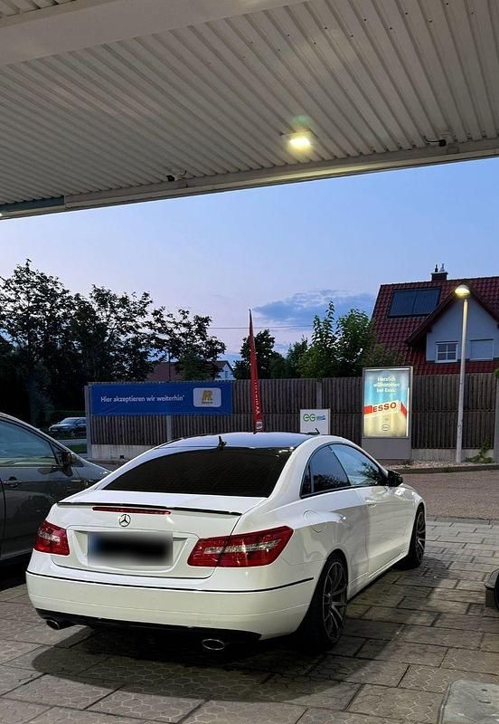 Używany Mercedes E350 292 KM (214 kW) 2010 Biały Coupe