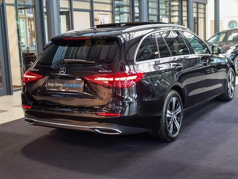 Gebraucht Mercedes C300e Avantgarde 197 PS (144 kW) 2024 Obsidianschwarz Kombi