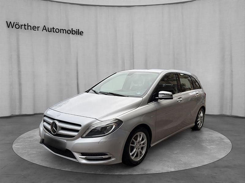 Gebraucht Mercedes B180 Avantgarde 122 PS (89 kW) 2013 Silber Van / Kleinbus