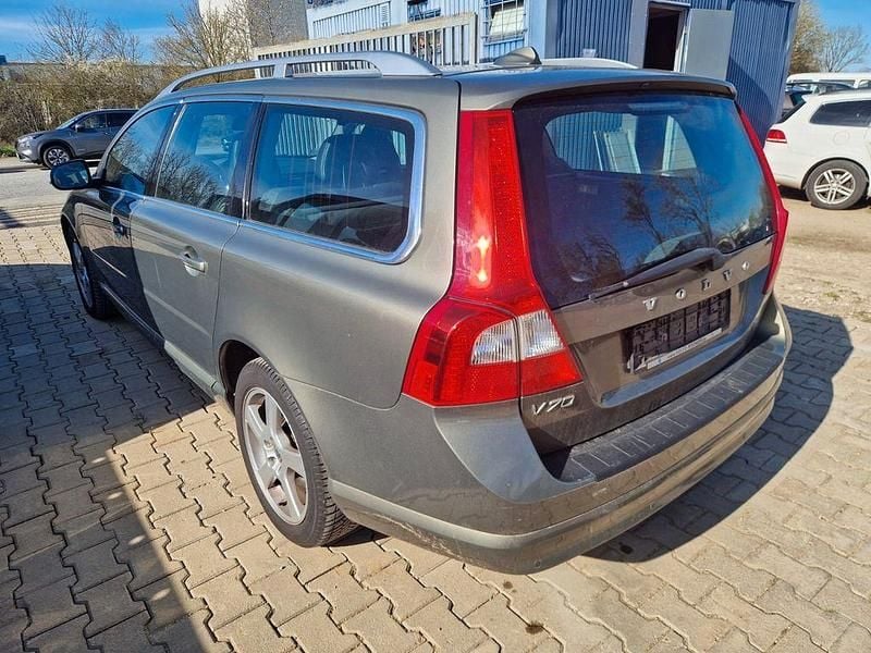 Gebraucht Volvo V70 Summum 179 PS (131 kW) 2012 Grün Kombi
