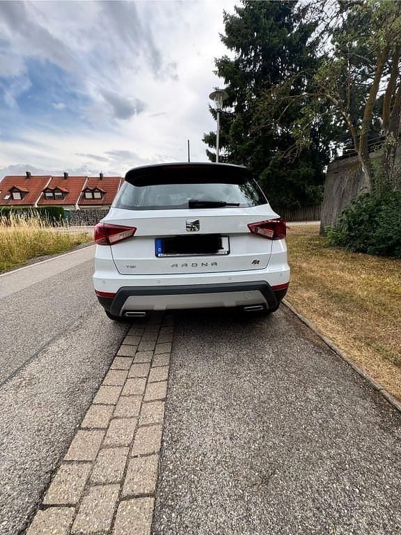 Weiß Gebraucht 2021 Seat Arona FR SUV | 12.250 € (Guter Preis) - Bild 1/4