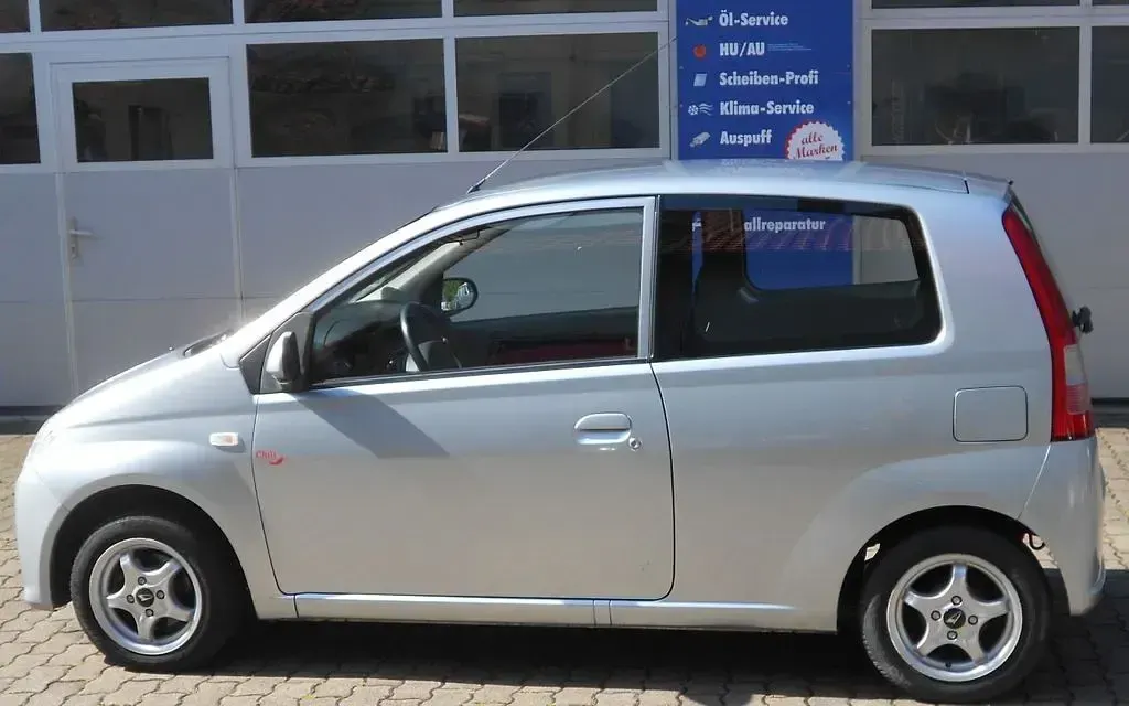 Gebraucht Daihatsu Cuore 58 PS (42 kW) 2006 Silber Kleinwagen