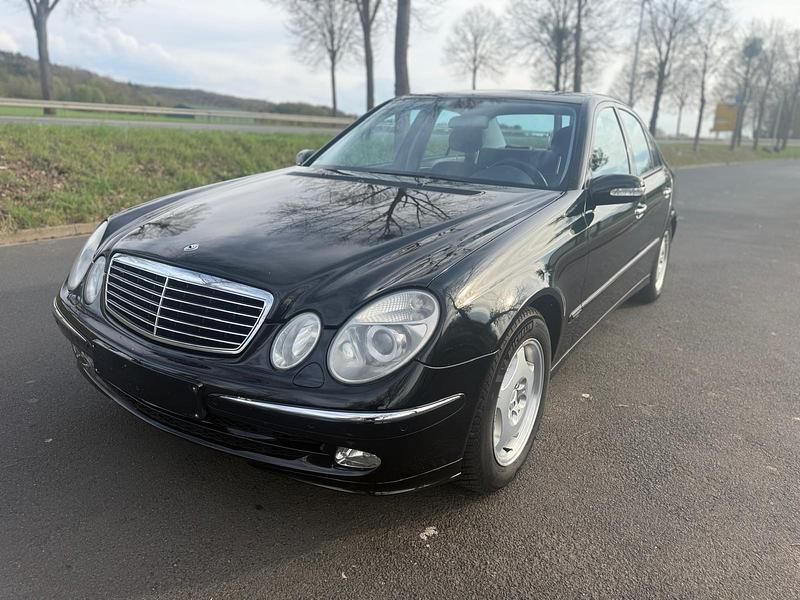 Schwarz Gebraucht 2002 Mercedes E320 Avantgarde Limousine | 3.490 € (Superpreis) - Bild 1/4