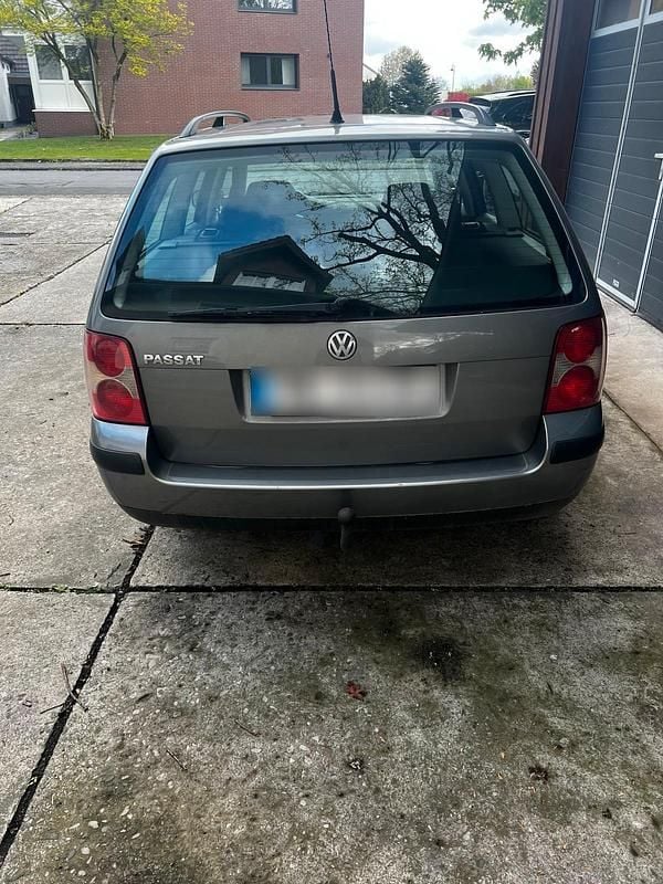 Second-hand VW Passat 101 CP (74 kW) 2001 Gri Break