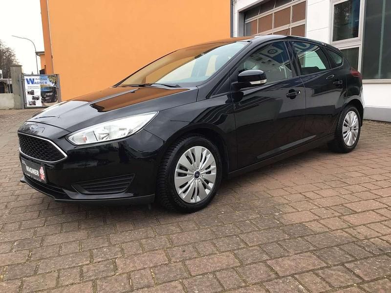Gebraucht Ford Focus Trend 125 PS (91 kW) 2015 Panther schwarz Limousine