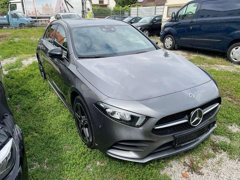Gebraucht Mercedes A250 Edition 160 PS (117 kW) 2021 Grau Limousine