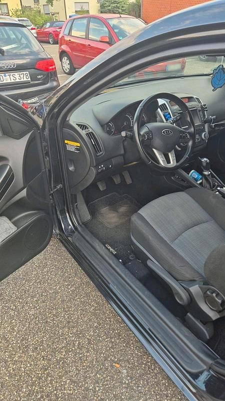 Gebraucht Kia ProCeed 125 PS (91 kW) 2013 Schwarz Kleinwagen