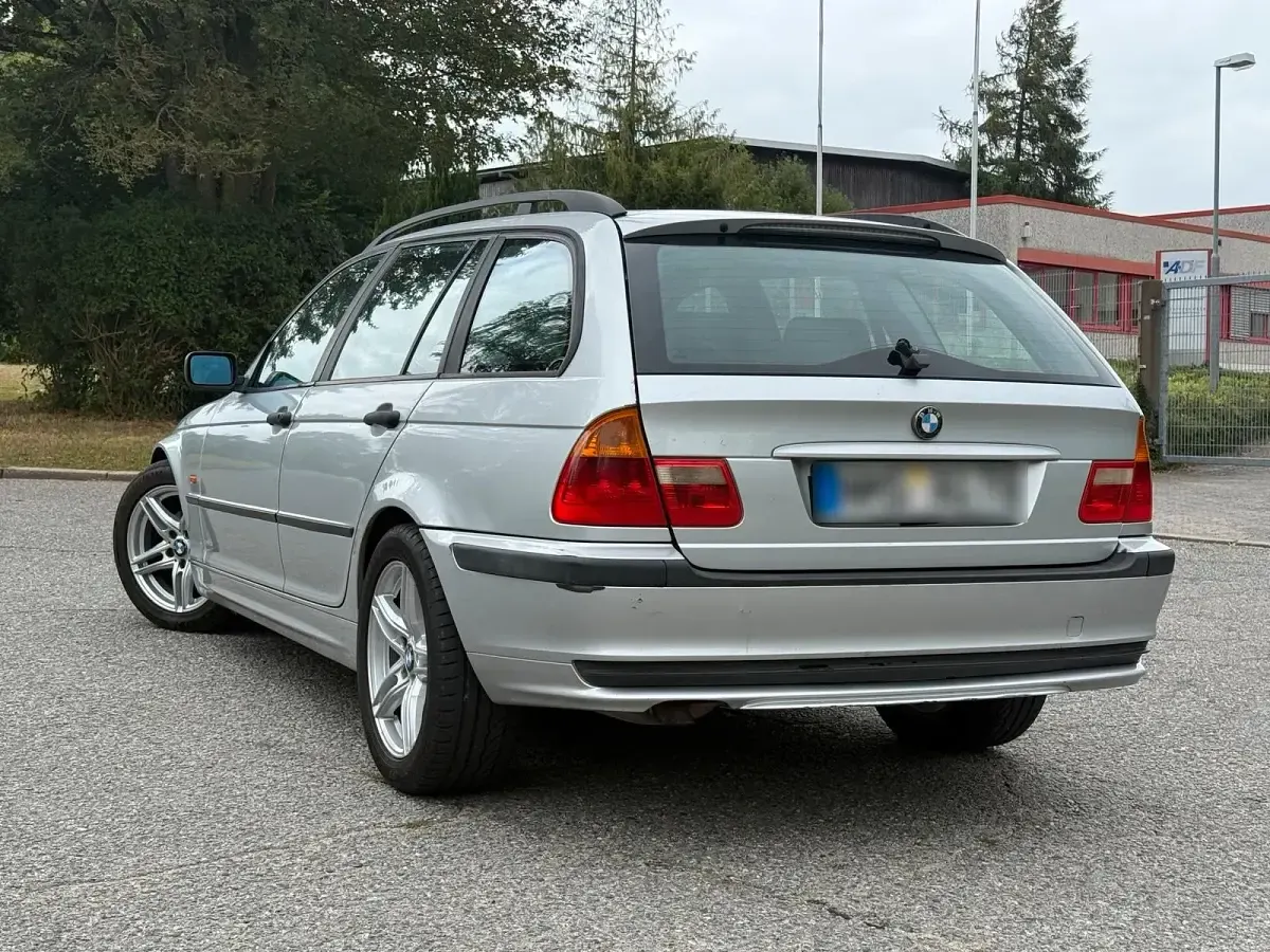 Gebraucht BMW 320 150 PS (110 kW) 2003 Silber Limousine