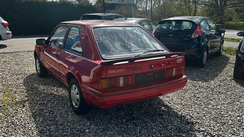 Second-hand Ford Escort 60 CP (44 kW) 1987 Roșu Coupe