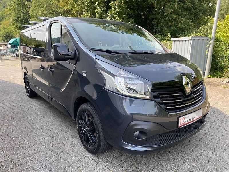Grau Gebraucht 2018 Renault Trafic Van | 24.350 € - Bild 1/4
