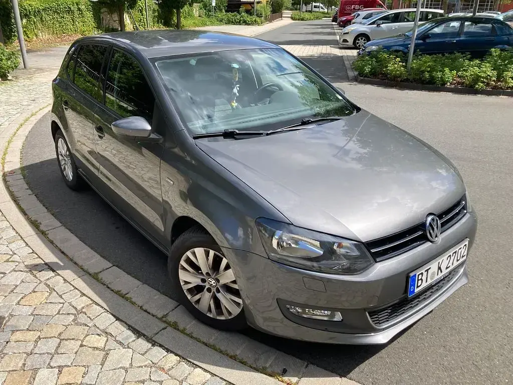 Gebraucht VW Polo Life 69 PS (50 kW) 2013 Grau Kleinwagen
