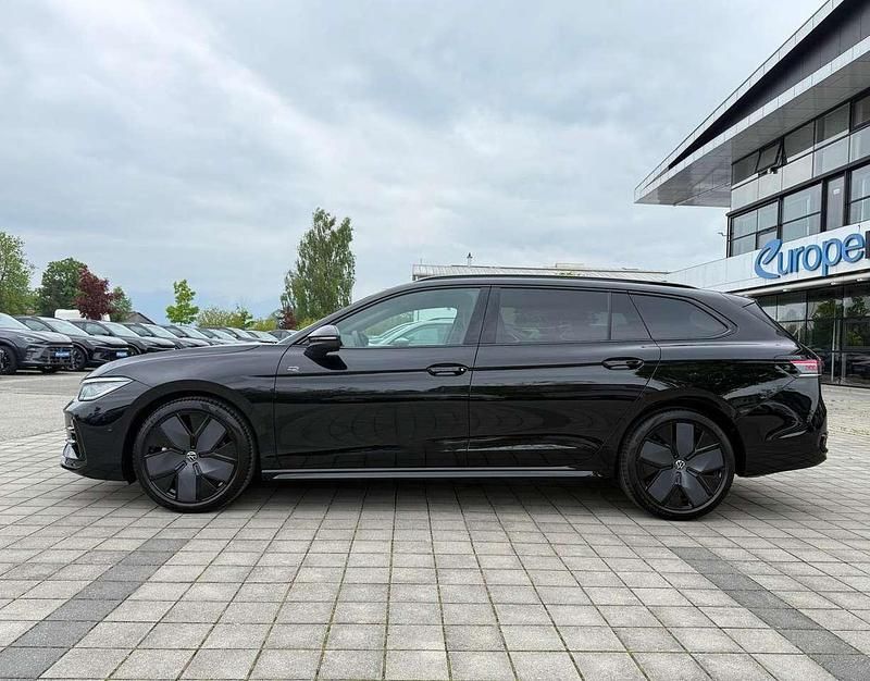 Neu VW Passat R-line 193 PS (141 kW) 2026 Grenadillschwarz meta... Kombi