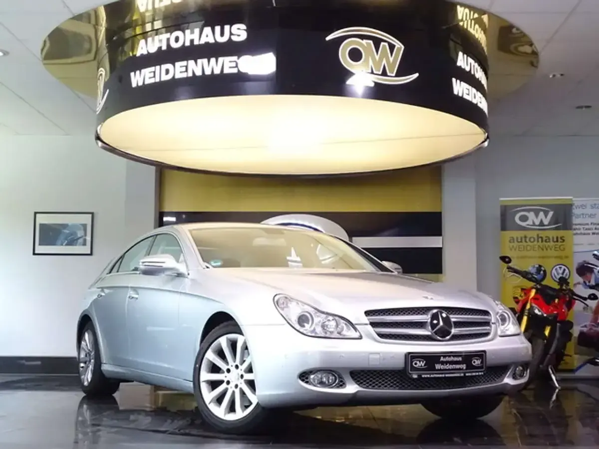Gebraucht Mercedes CLS320 224 PS (164 kW) 2008 Iridiumsilber metallic Coupé