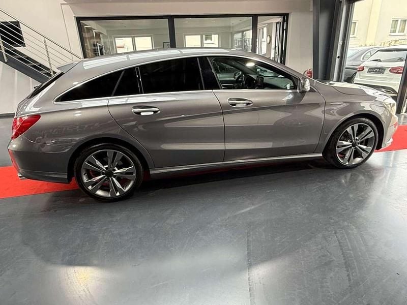Gebraucht Mercedes CLA200 136 PS (100 kW) 2015 Mountaingrau Kombi