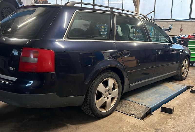Gebraucht Audi A6 193 PS (141 kW) 2000 Blau Kombi