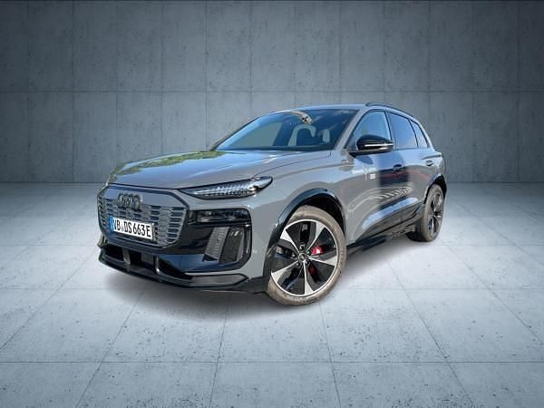 Grau (magnetgrau) Gebraucht 2025 Audi SQ6 e-tron Edition .1 SUV | 77.114 € (Superpreis) - Bild 1/4