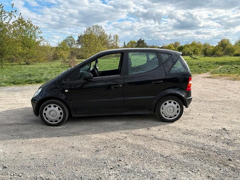 Usado Mercedes A140 80 HP (58 kW) 2000 Preto Citadino