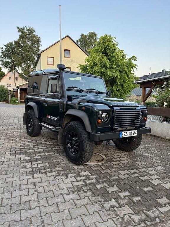 Grün Gebraucht 2012 Land Rover Defender SE SUV | 36.500 € - Bild 1/4