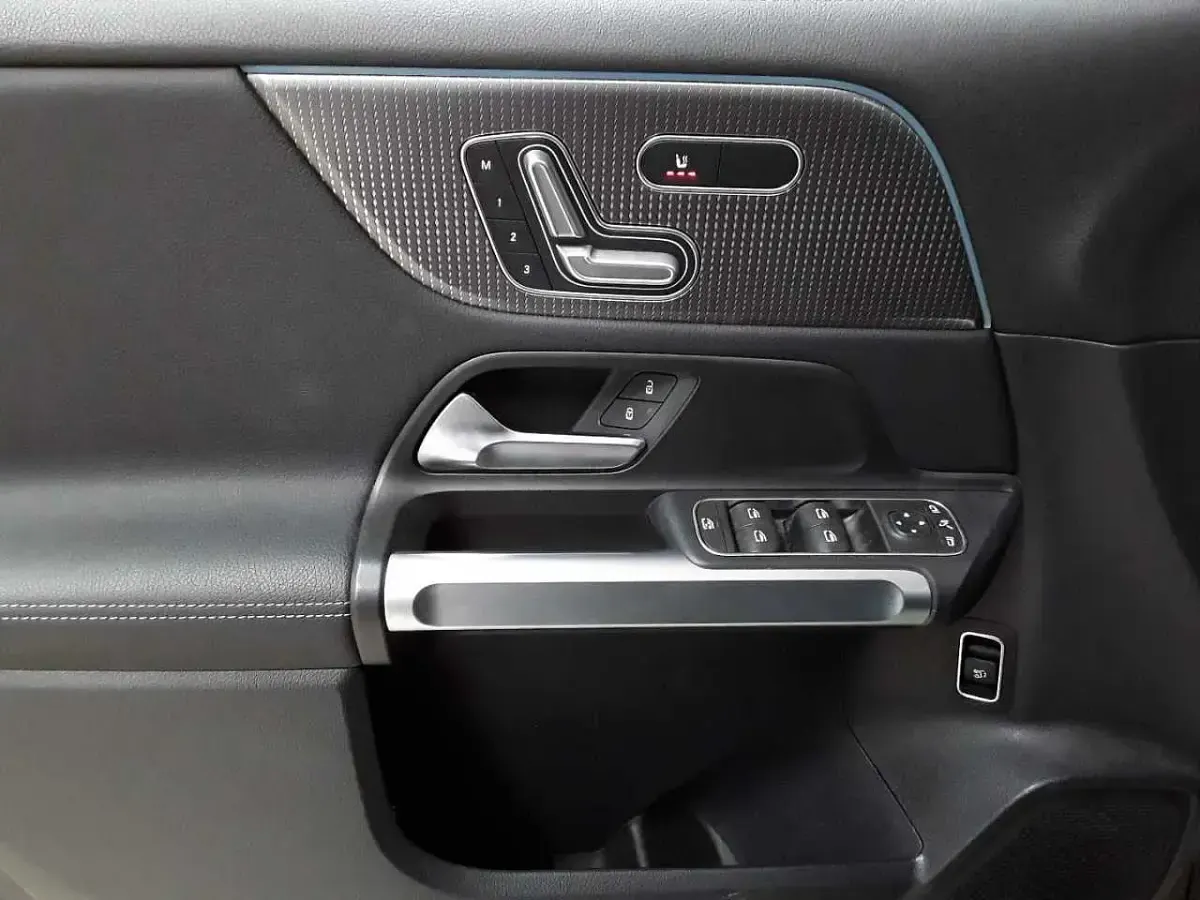 Gebraucht Mercedes EQB250 Progressive 139 kW (190 PS) 2023 Nachtschwarz SUV