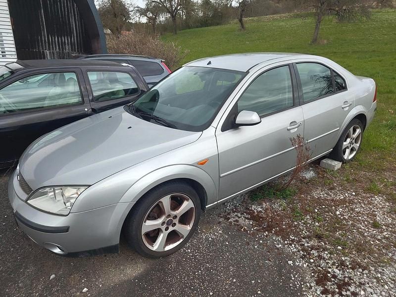 Gebraucht Ford Mondeo 145 PS (106 kW) 2001 Silber Limousine