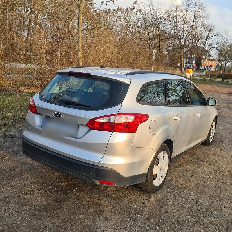 Gebraucht Ford Focus 116 PS (85 kW) 2013 Silber Kombi
