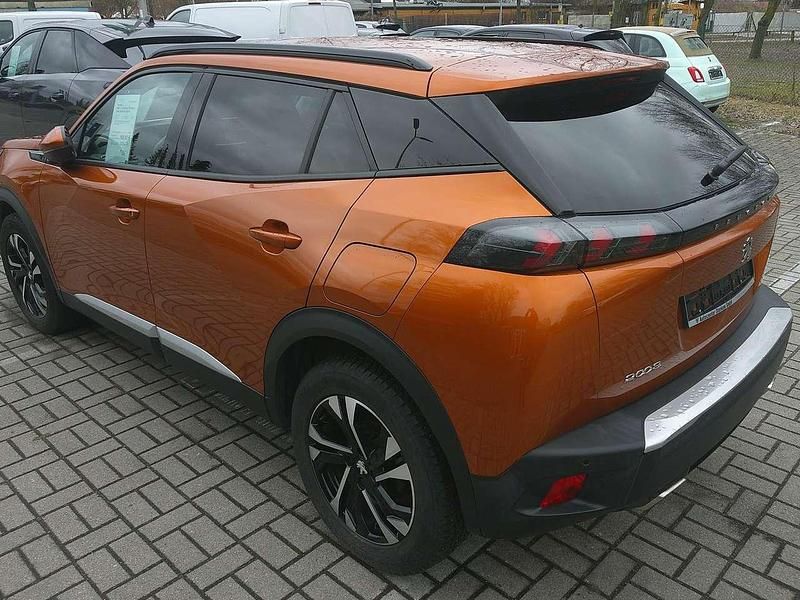 Gebraucht Peugeot 2008 Allure 131 PS (96 kW) 2021 Orange fusion SUV