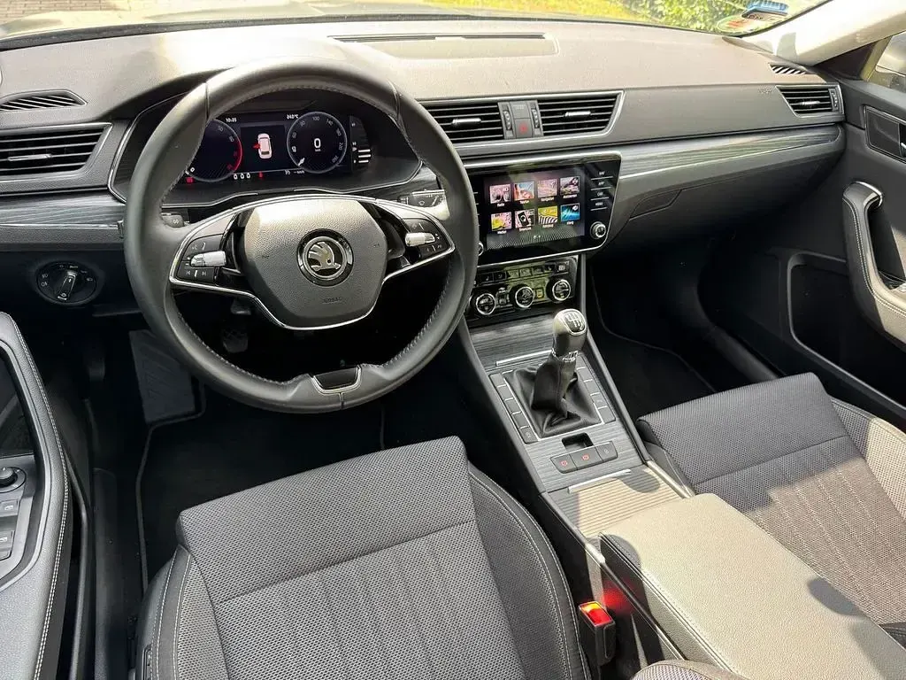 Gebraucht Skoda Superb Style 150 PS (110 kW) 2024 Grau Limousine